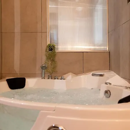 Life Room-jacuzzi-netflix-acces-24/7-prive Apartment