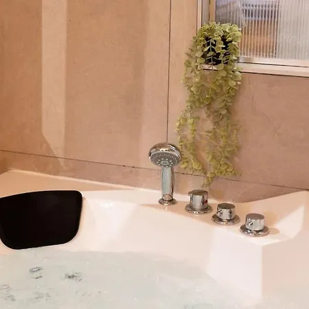 Life Room-jacuzzi-netflix-acces-24/7-prive *