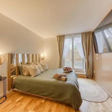 Life Room-jacuzzi-netflix-acces-24/7-prive Apartment